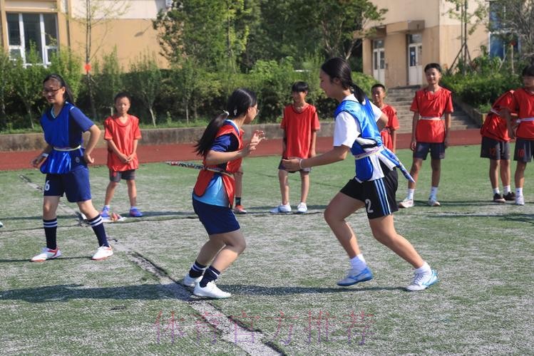 挥汗球场 筑梦绿茵 中国足协女足进校园公益活动在青川县木鱼初级中学顺利举行